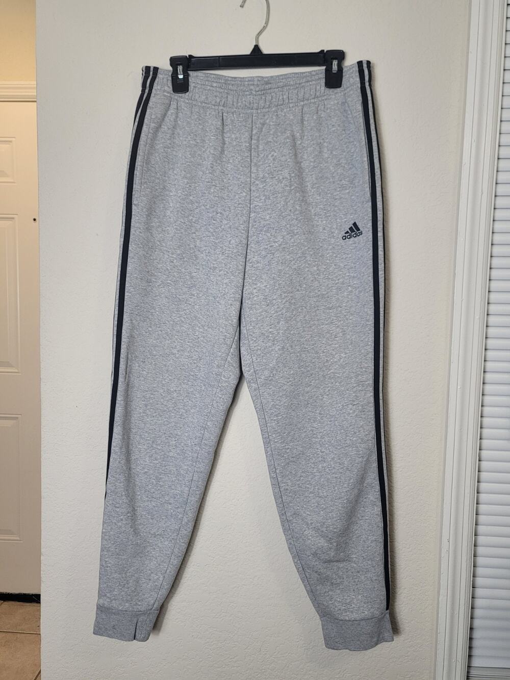adidas Mens Fleece Joggers Gray Sweatpants 3-Stripe Cuffed Pants Sz L Athleisure